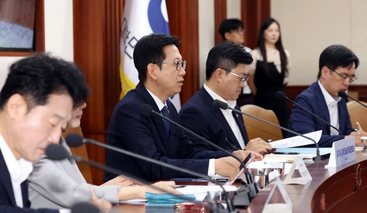정부 국방반도체 국산화 전략 무기체계 적용 의무화