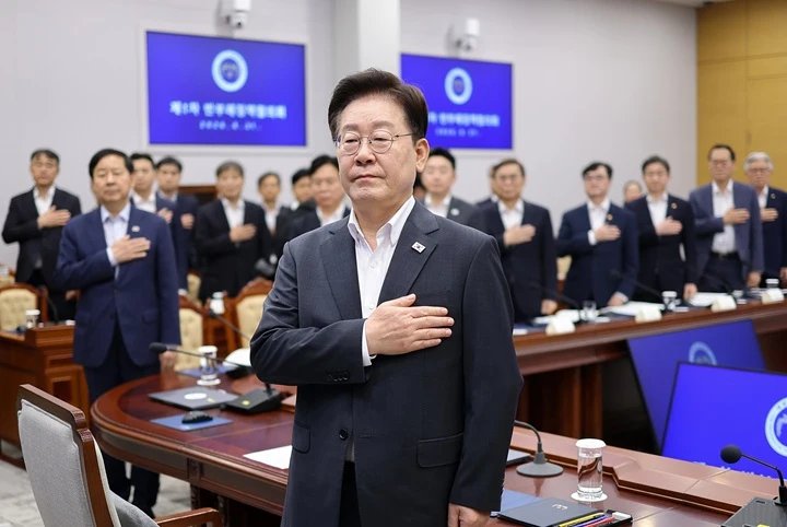 이 대통령 "청렴도 31위 부끄러운 일…반부패 원칙 예외 없다