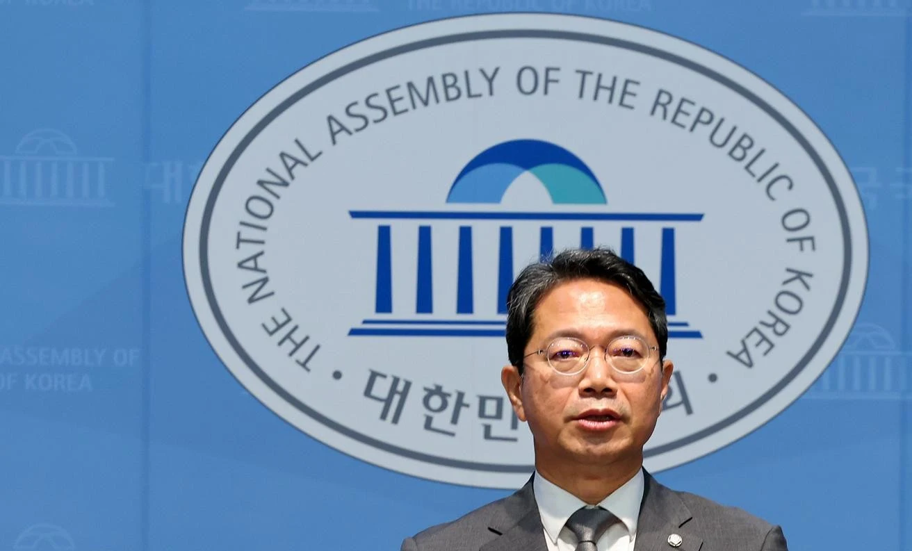 김승원 법무장관 후보자 자진 사퇴…靑 "후속 절차 규정대로"